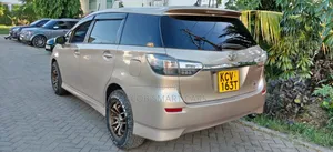 Toyota Wish 2012 Gold