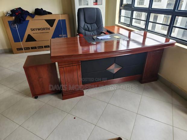 High-Quality Executive Office Table - main view