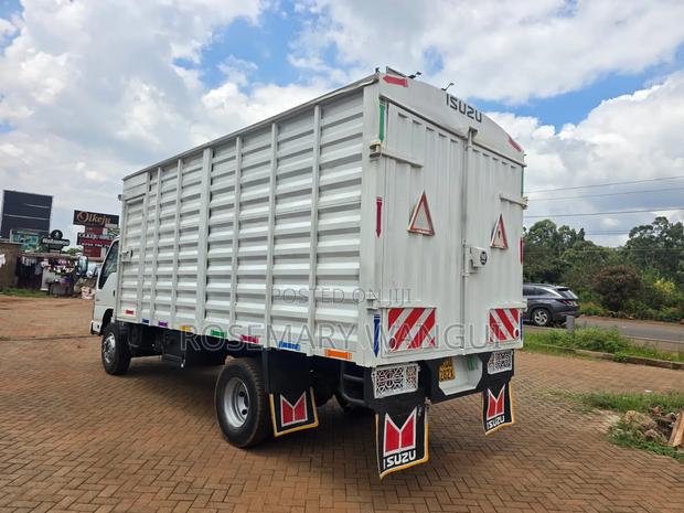Isuzu Npr 2019 White - thumbnail 9