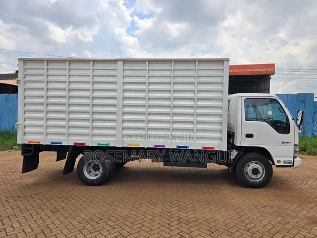 Isuzu Npr 2019 White - thumbnail 13