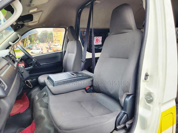 Toyota HiAce 2019 White - thumbnail 4