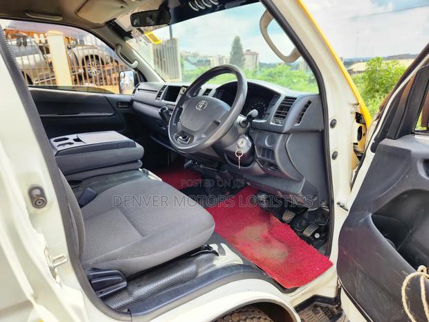 Toyota HiAce 2019 White - thumbnail 5