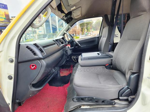 Toyota HiAce 2019 White - thumbnail 8