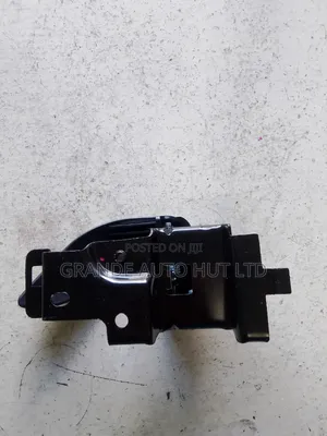Handle Inner Right Hand Hyundai Hd72/65 (Genuine)
