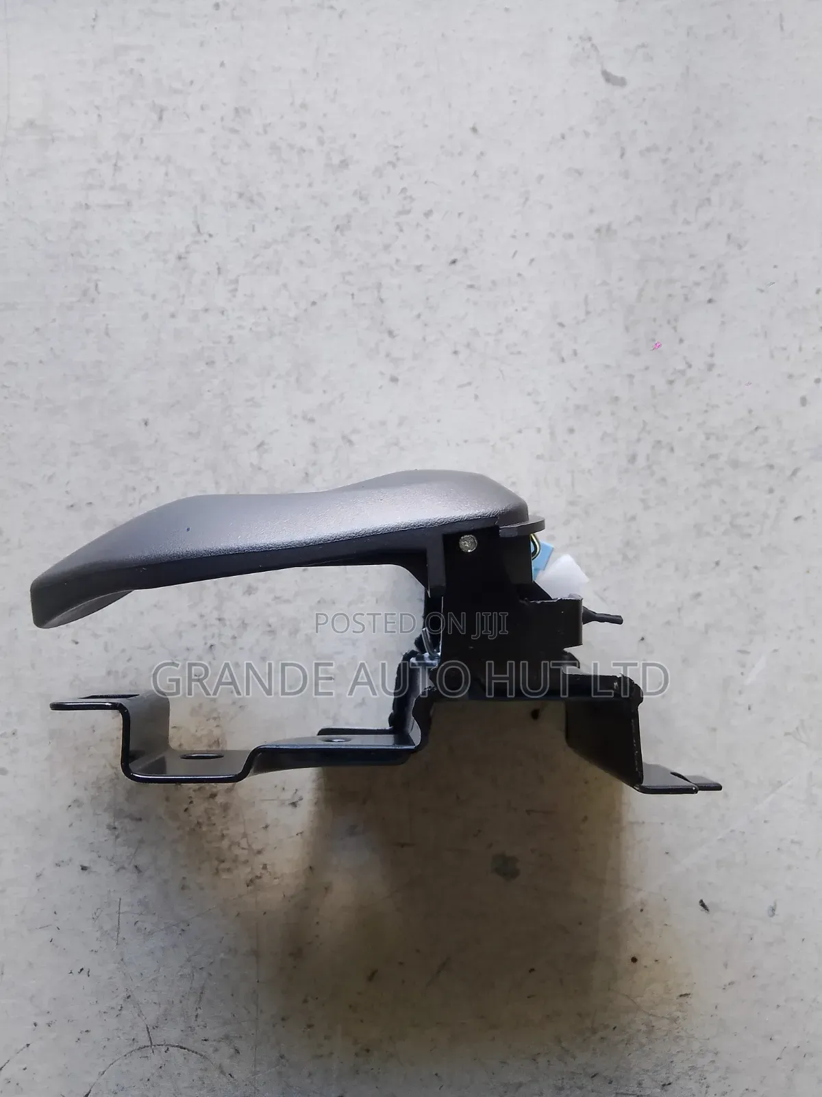 Handle Inner Right Hand Hyundai Hd72/65 (Genuine)