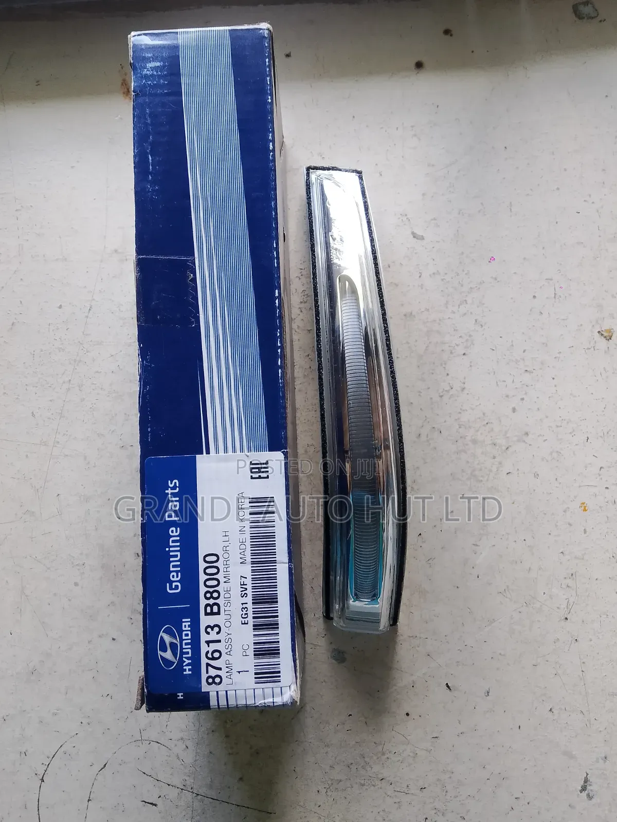 Side Mirror Blinker Left Hand Hyundai Santa Fe 2015 (Genuine)