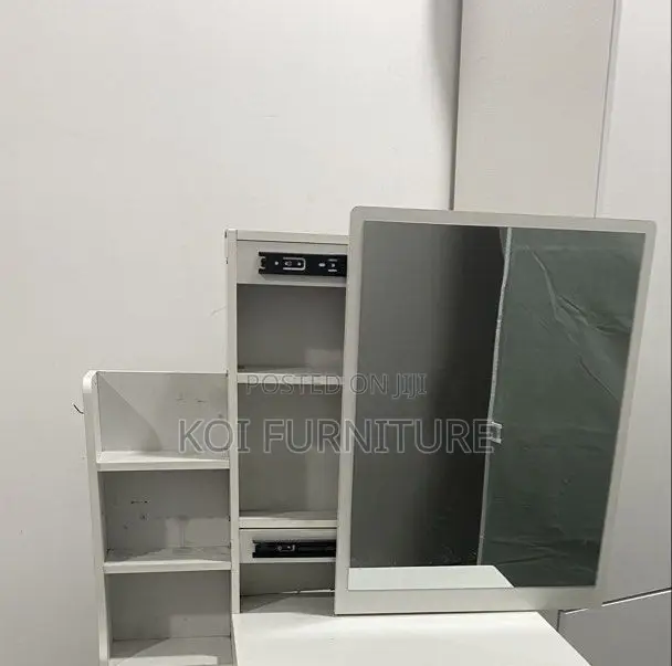 Dressers; Flowwy Classic White Vanity With Mirror and Drawers