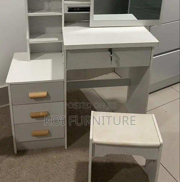 Dressers; Flowwy Classic White Vanity With Mirror and Drawers