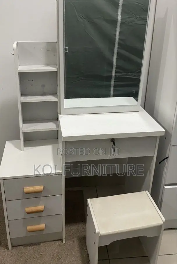 Dressers; Flowwy Classic White Vanity With Mirror and Drawers
