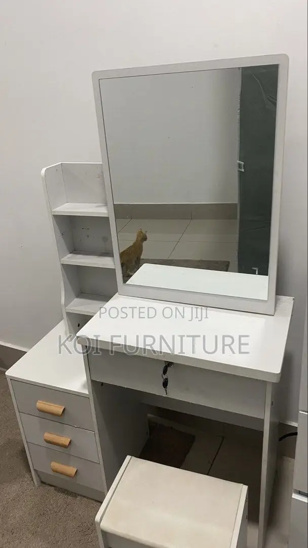 Dressers; Flowwy Classic White Vanity With Mirror and Drawers