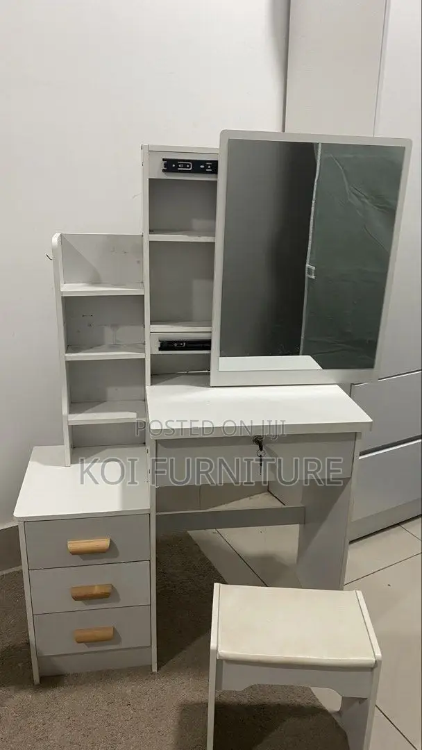 Dressers; Flowwy Classic White Vanity With Mirror and Drawers