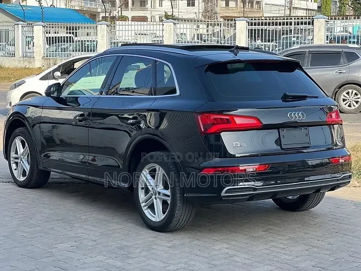Audi Q5 2.0T Premium AWD quattro 2019 Black