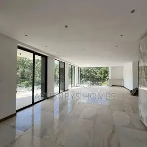 5bdrm House in Nyari for sale
