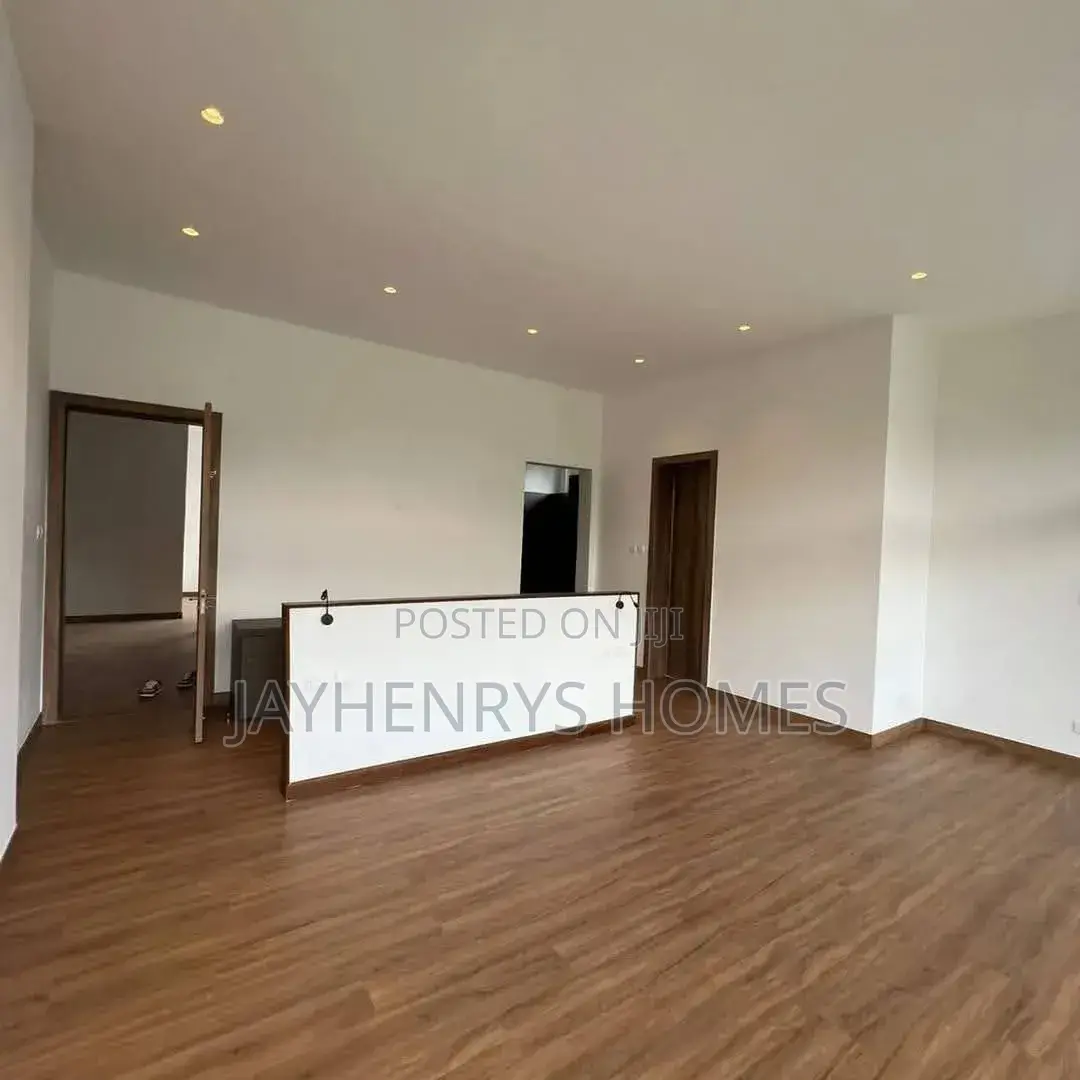 5bdrm House in Nyari for sale
