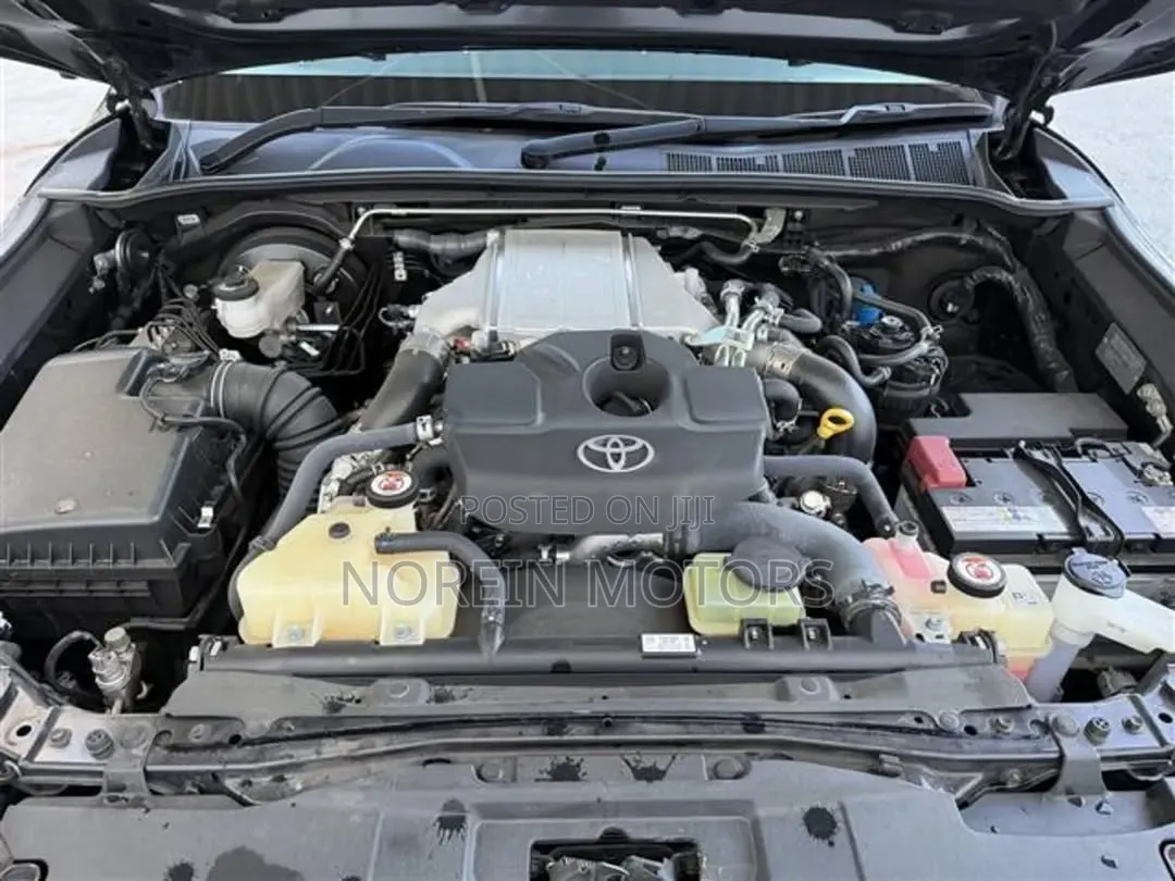 Toyota Hilux 2023 Black