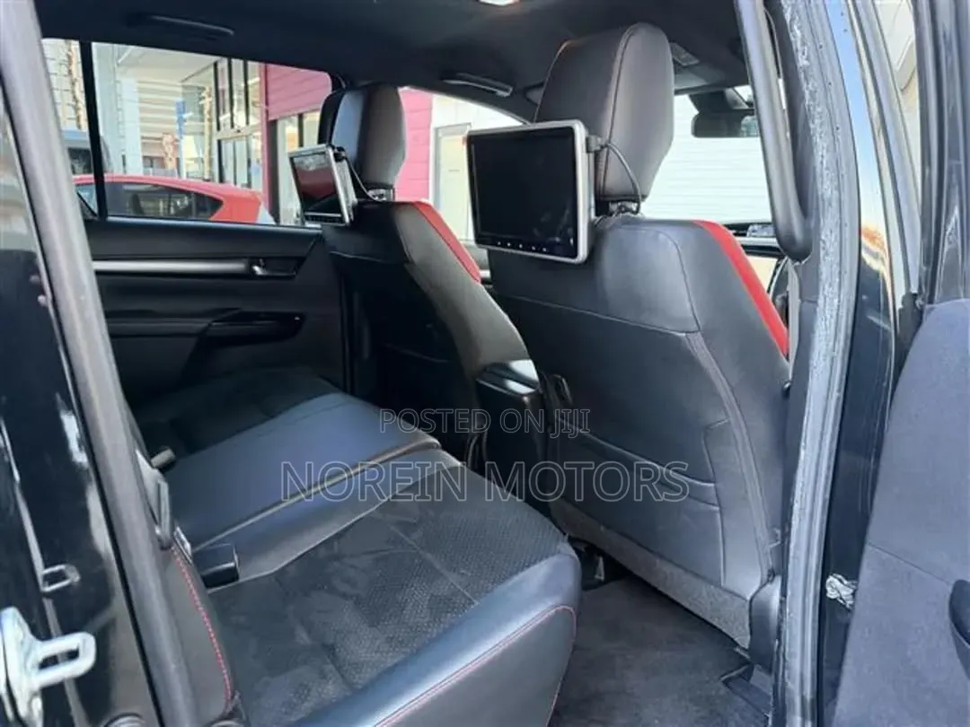 Toyota Hilux 2023 Black