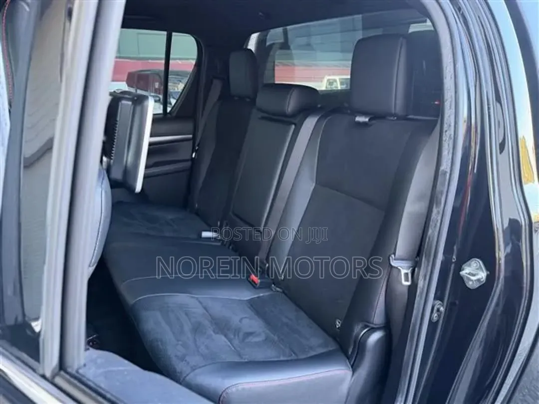 Toyota Hilux 2023 Black