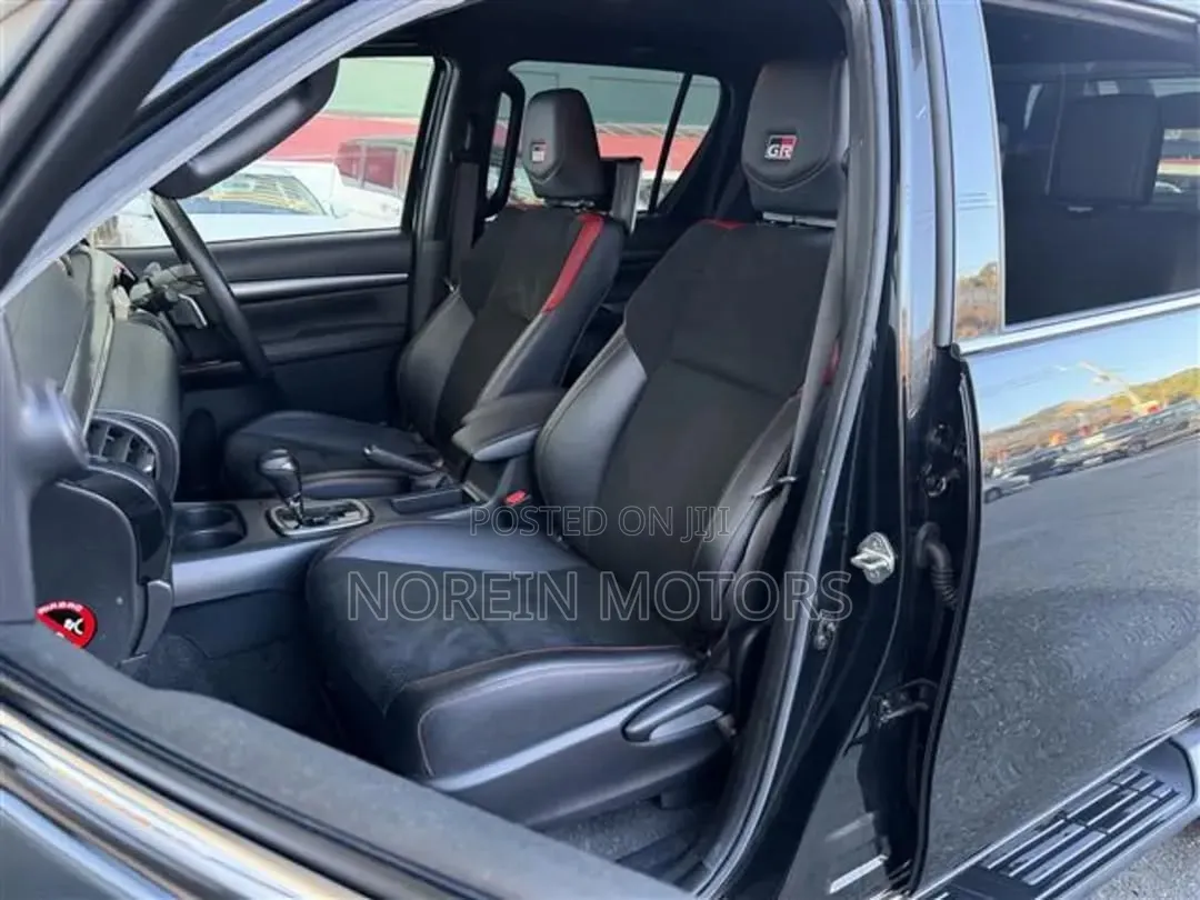 Toyota Hilux 2023 Black