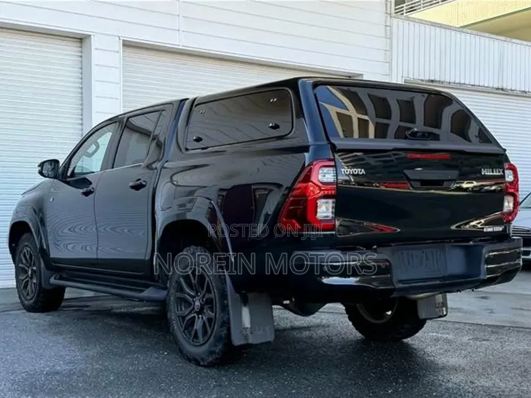 Toyota Hilux 2023 Black