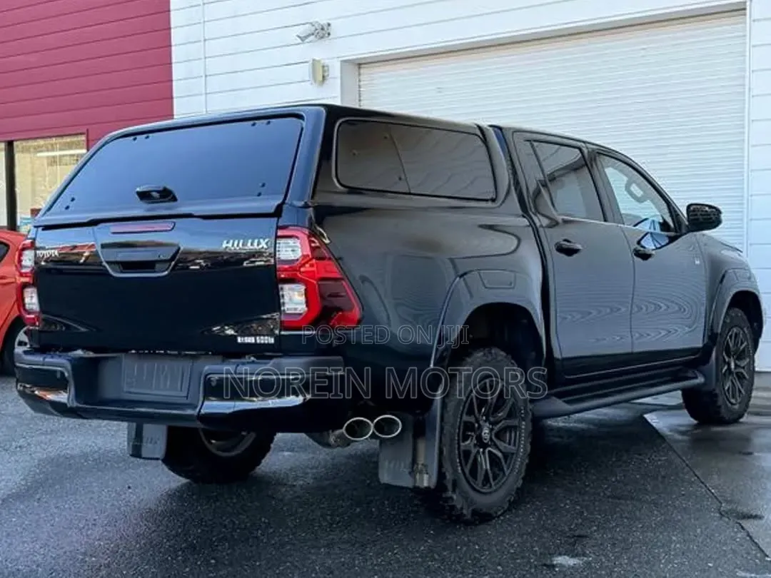 Toyota Hilux 2023 Black
