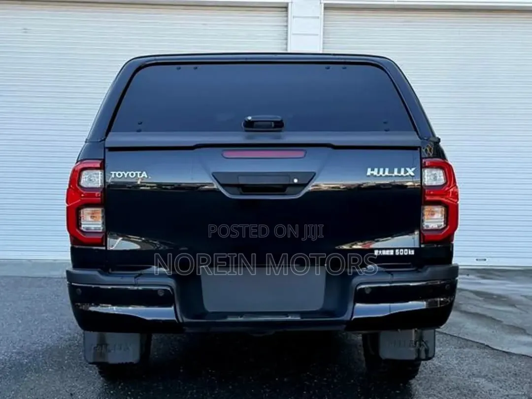 Toyota Hilux 2023 Black