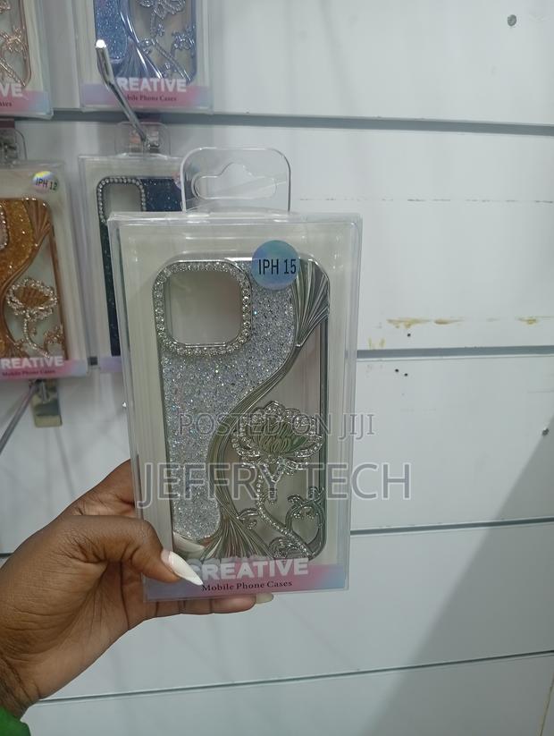 iPhone 15 Showcase - main view