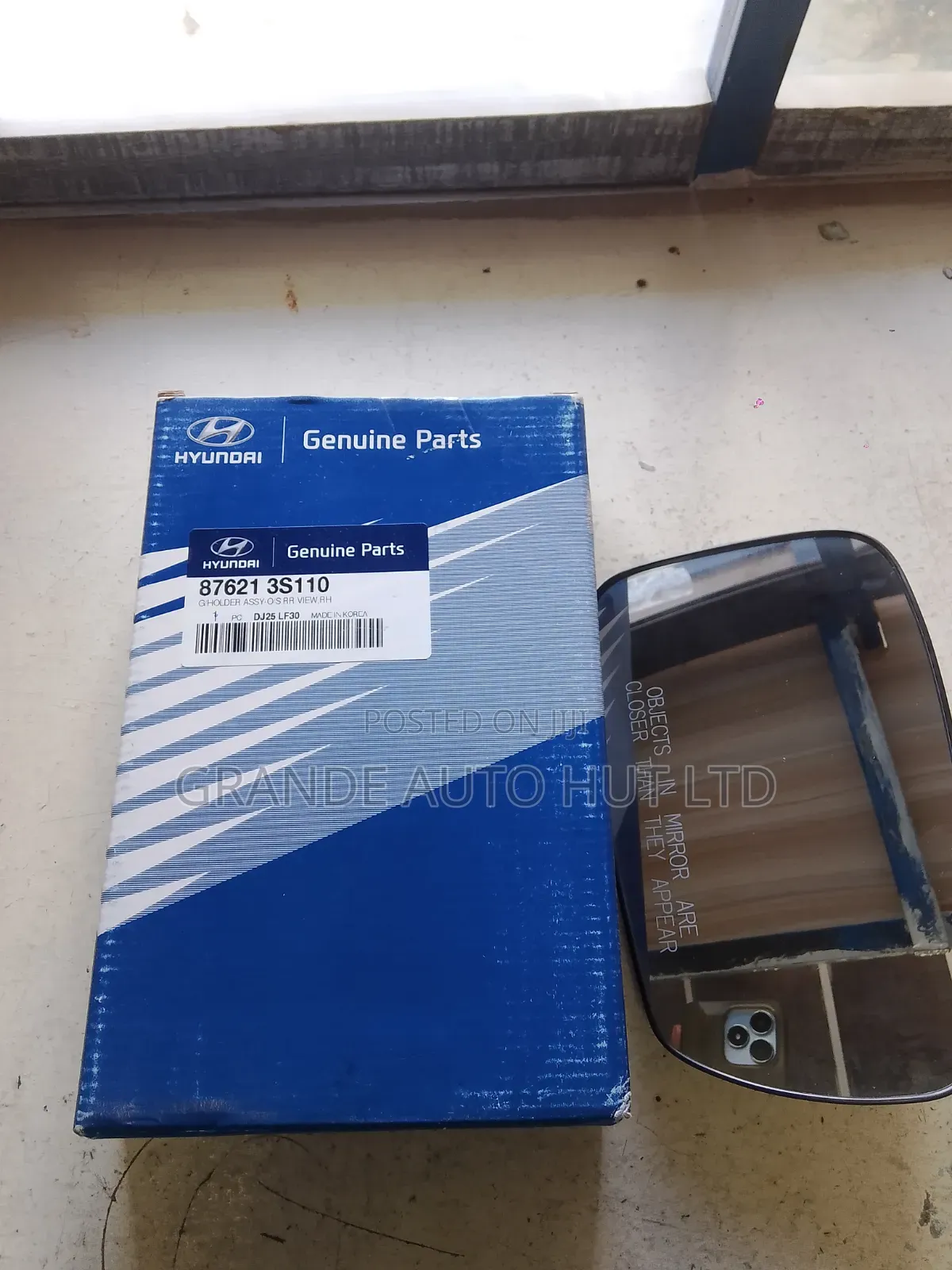 Side Mirror Lens Right Hand Hyundai Sonata 2010 (Genuine)