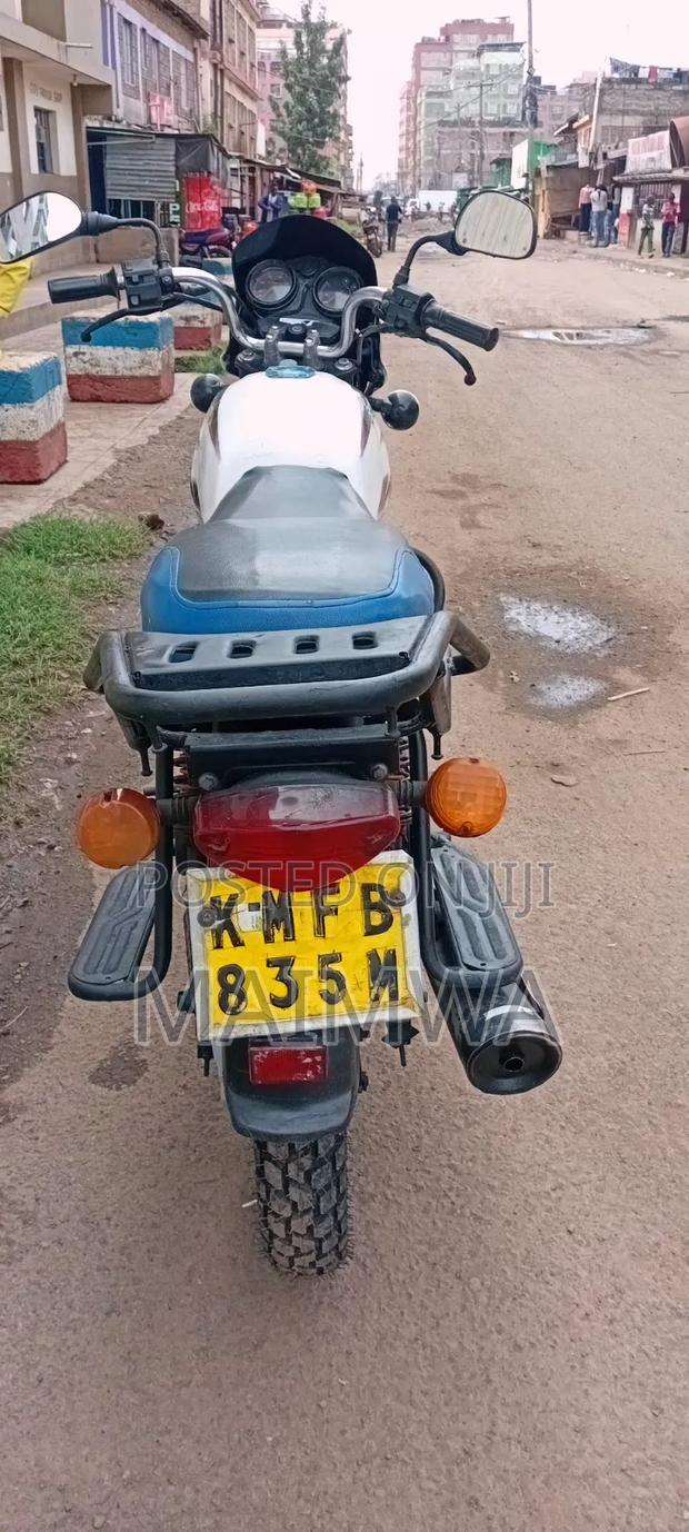 Bajaj Boxer 150 UG 2022 White - thumbnail 2