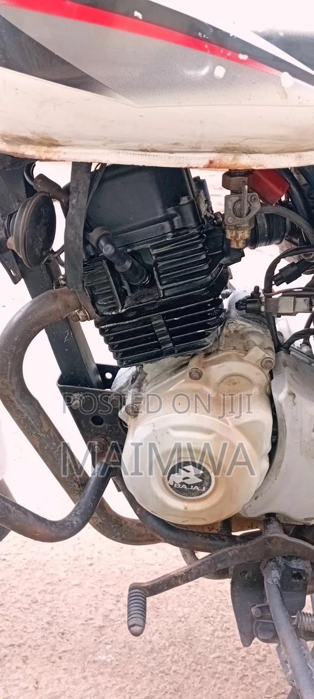 Bajaj Boxer 150 UG 2022 White - thumbnail 4