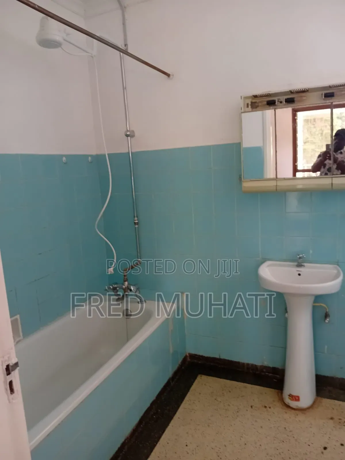 Commercial 5bedroom Stand Alone House to Let