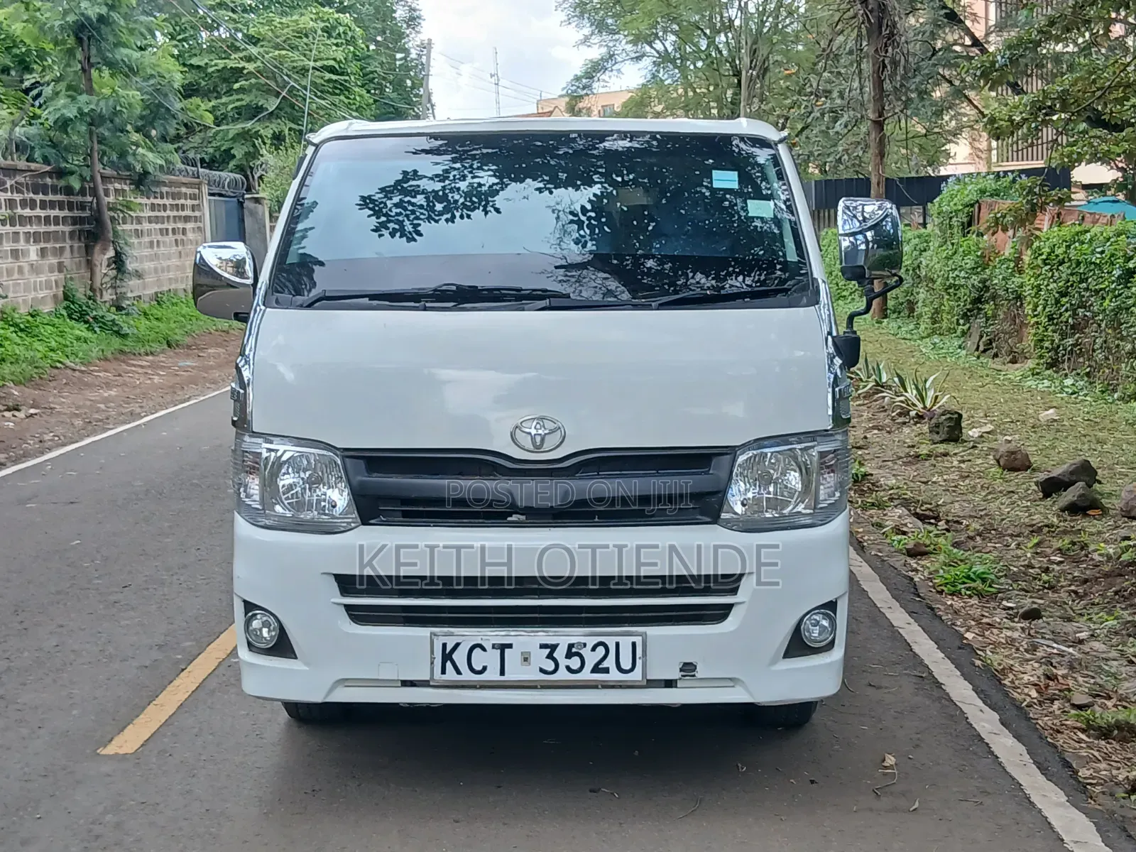 Toyota HiAce 2012 White
