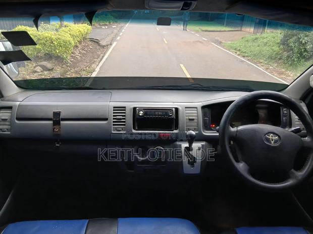 Toyota HiAce 2012 White - thumbnail 9