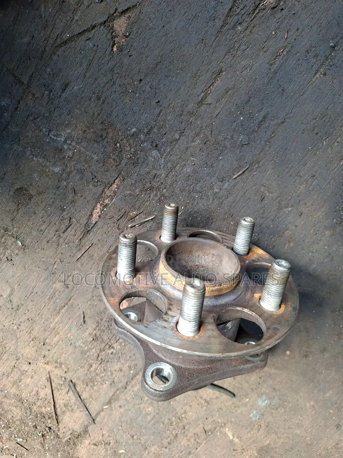 Rear Hub Ractis New Model2wd