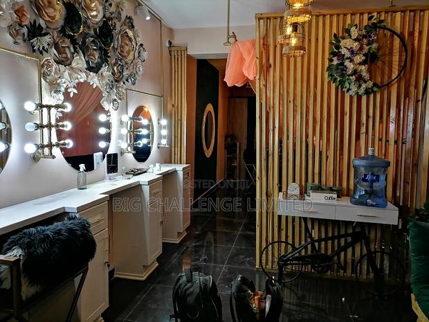 Elegant Interior Fit-Out - thumbnail 8