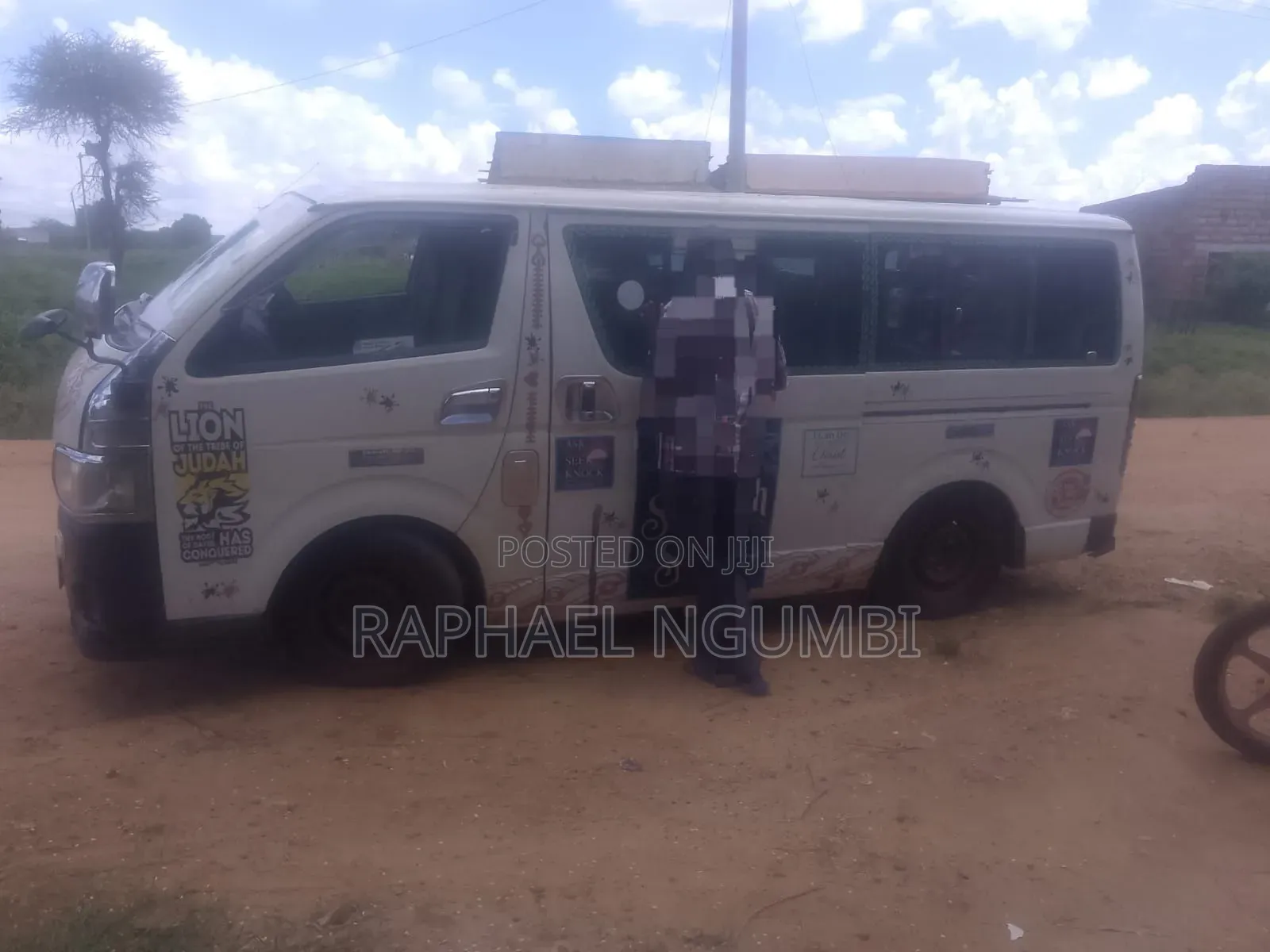 Toyota Regius 2014 White