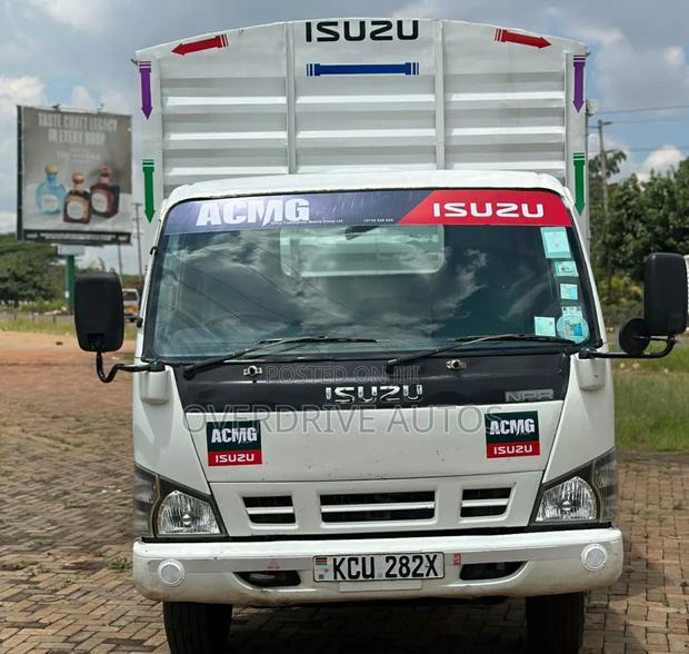 Isuzu NPR 2019 White