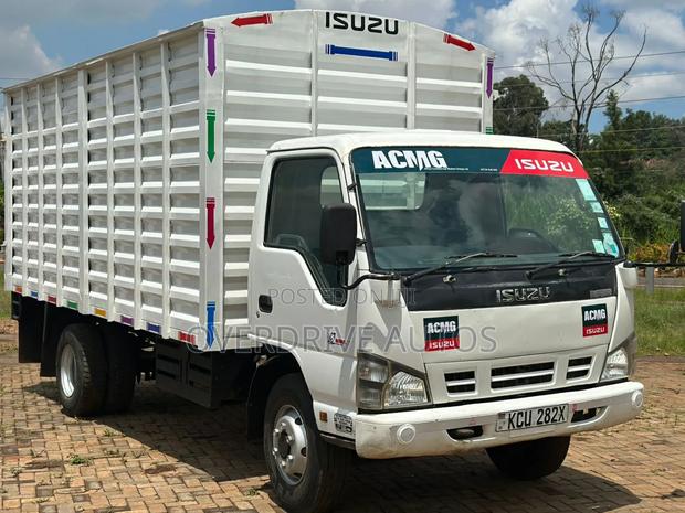 Isuzu NPR 2019 White - thumbnail 3