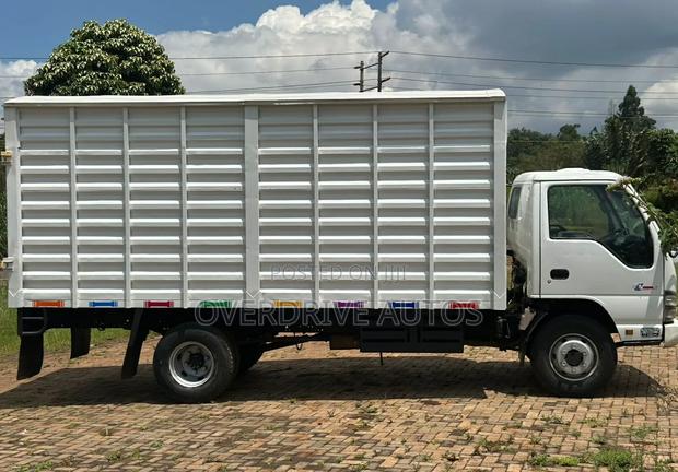 Isuzu NPR 2019 White - thumbnail 4