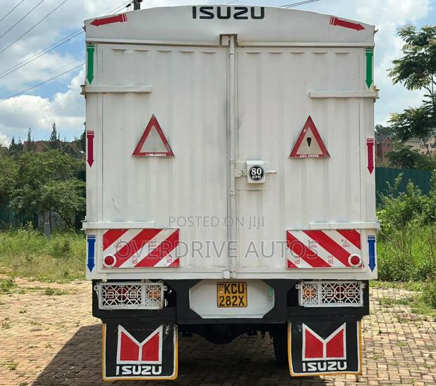 Isuzu NPR 2019 White - thumbnail 5