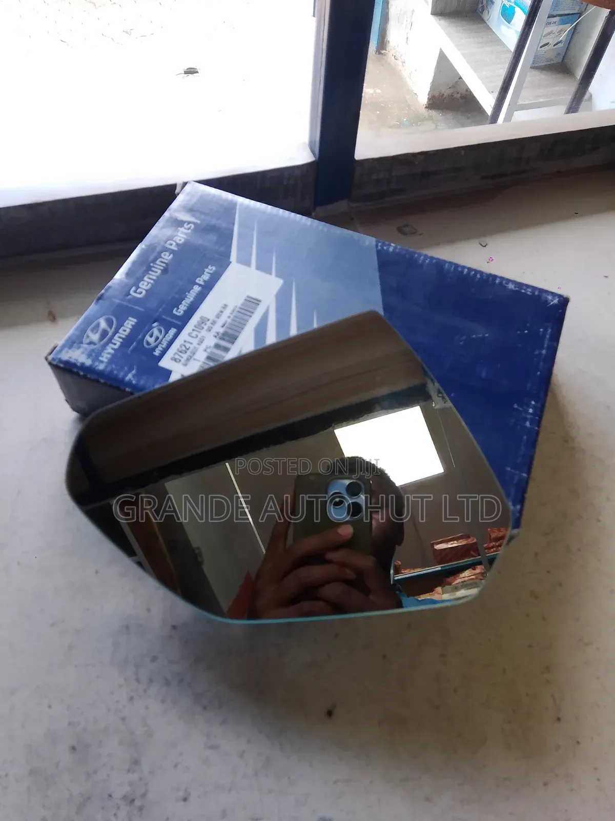 Mirror Lens Right Side Hyundai Sonata 2015 (Genuine Brand)