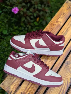 Nike Sb Dunks in White-Burgundy Colourway