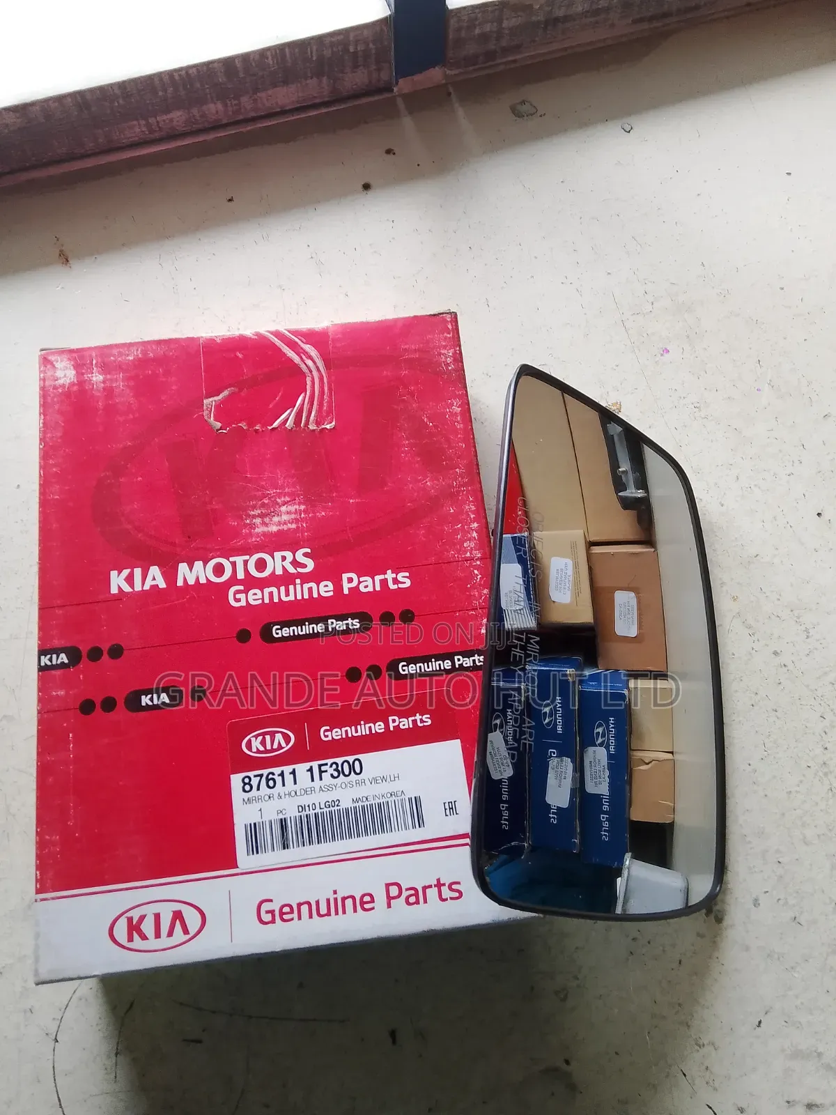 Side Mirror Lens Left Side Kia Sportage 2007 (Genuine)