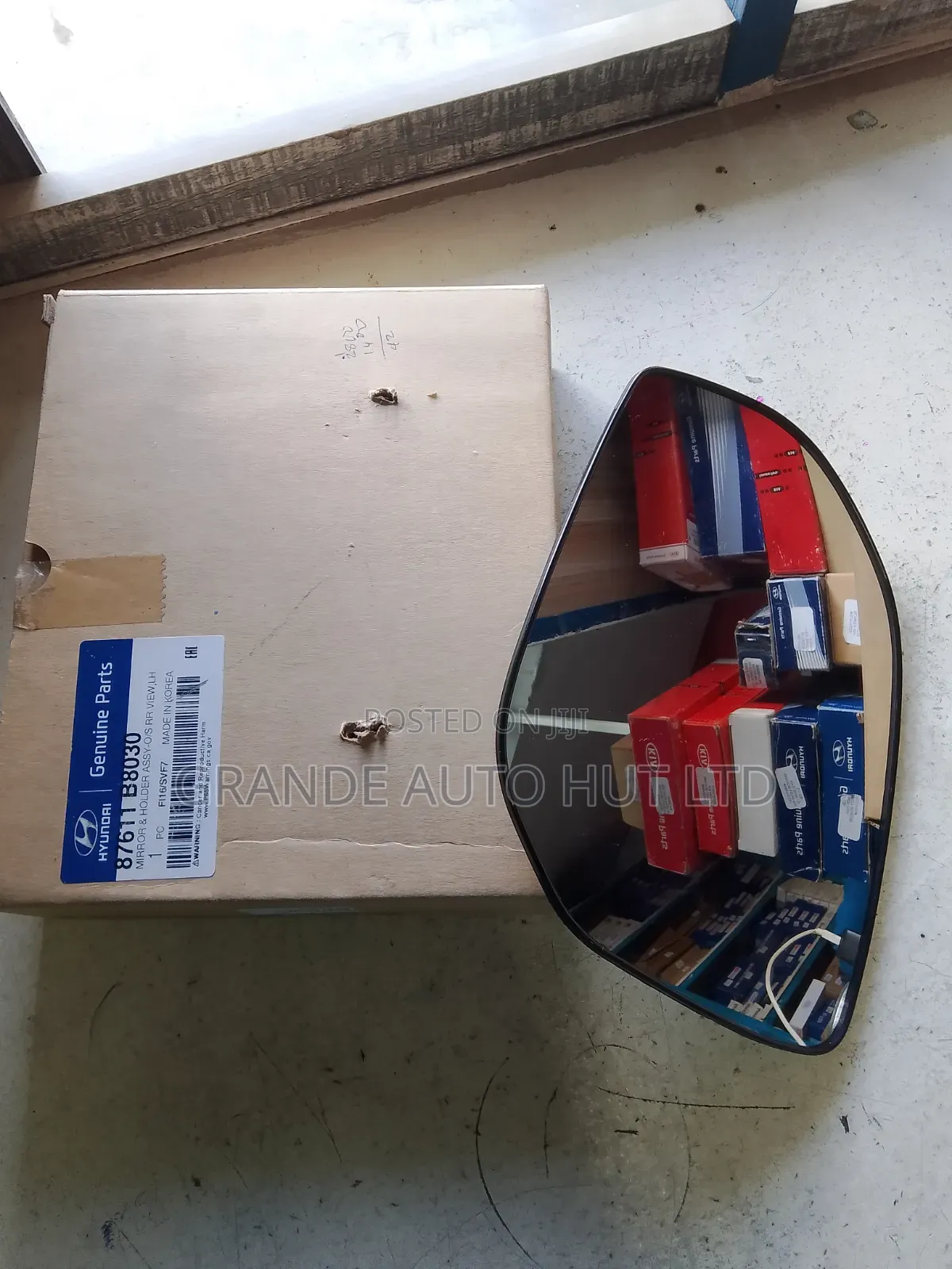 Side Mirror Lens Left Hyundai Santa Fe 2015 (Genuine)