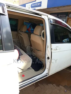 Toyota ISIS 2015 White