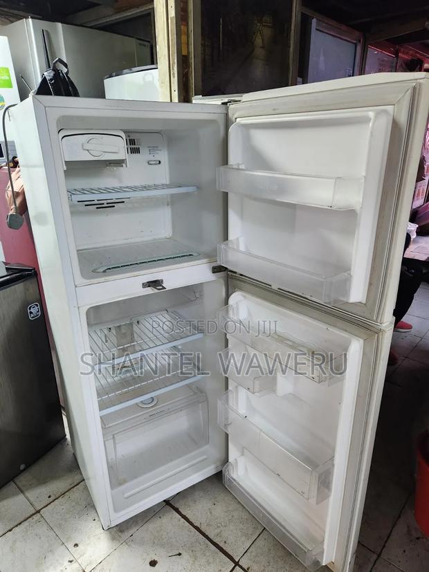 White Double Fridge 280litres - thumbnail 4