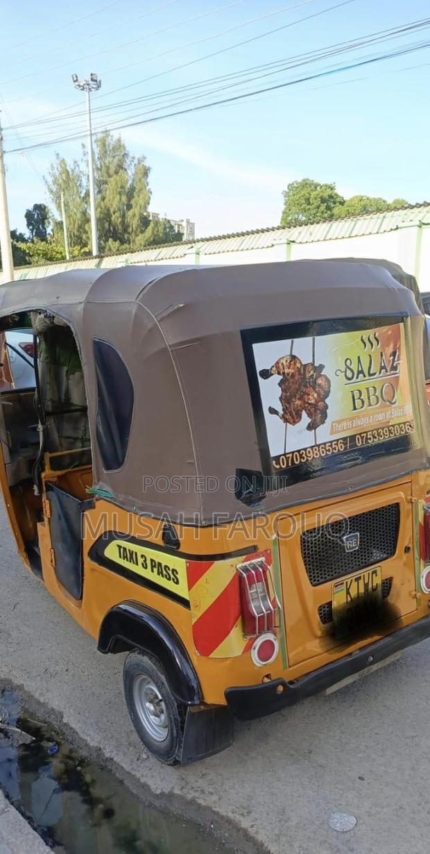 Bajaj 2023 Yellow - thumbnail 2