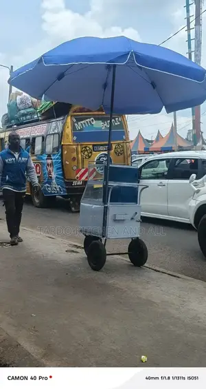 Smokie Trolley Double Decker With Umbrella