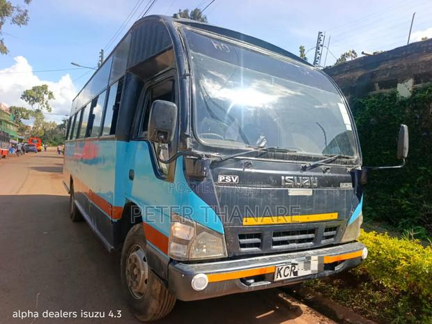 Isuzu NQR 2018 Blue - main view