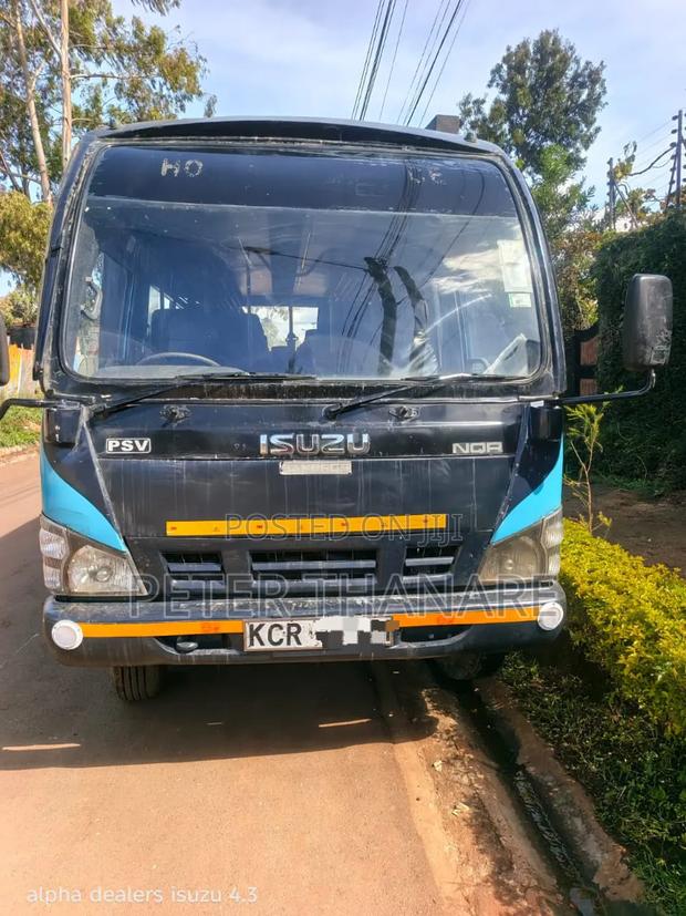 Isuzu NQR 2018 Blue - thumbnail 2
