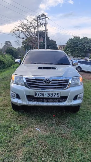 Toyota Hilux 3.0 D-4D 4x4 2012 Silver